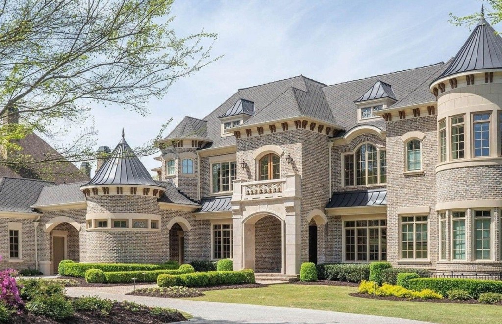 Resort-style outdoor kitchen and entertainment area luxury home Dallas