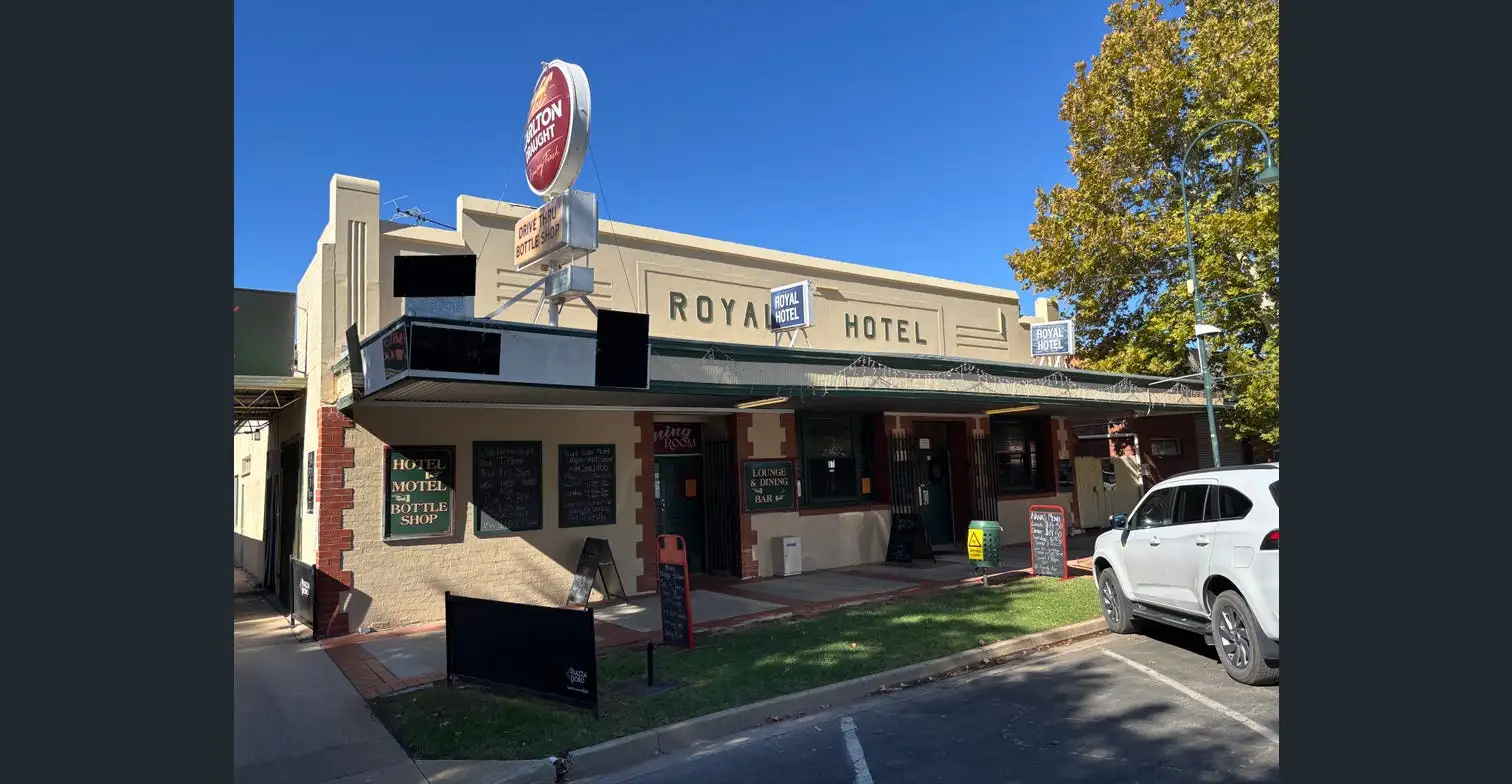 Royal Hotel, 41-45 Darling Street