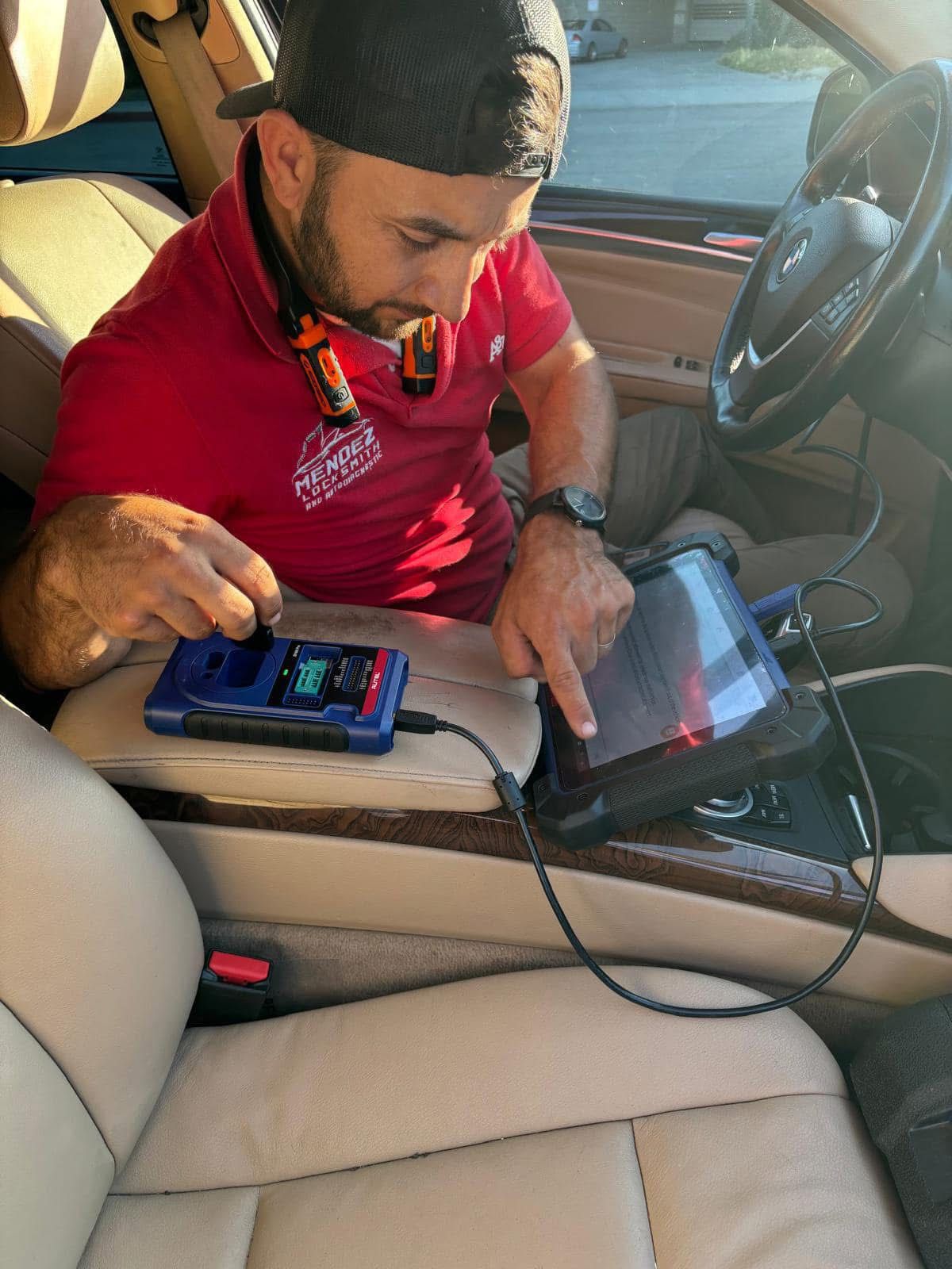 Locksmith programming car key with diagnostic tool – Los Angeles